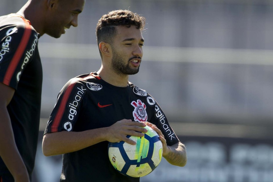 Clayson durante último treino antes da equipe enfrentar a Chapecoense, na Arena Condá