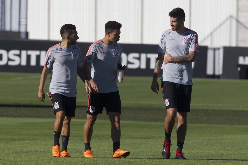 Clayson, Marquinhos Gabriel e Pedro Henrique no treino desta tarde no CT Joaquim Grava