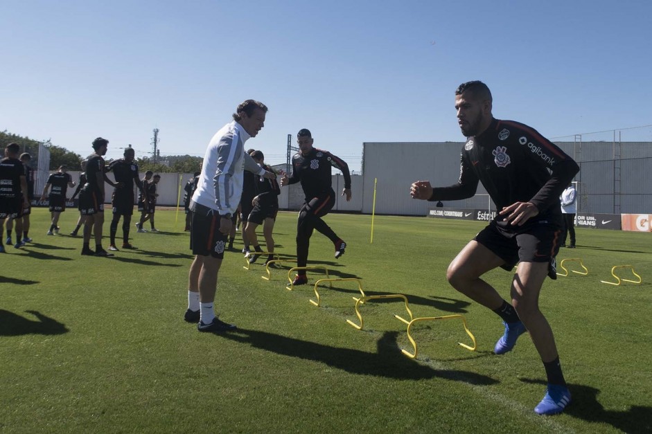 Jogadores foram a campo para treinar para o duelo contra a Chapecoense