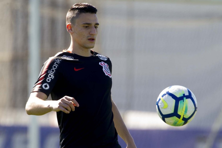 Mantuan treina para enfrentar a Chapecoense, na Arena Condá