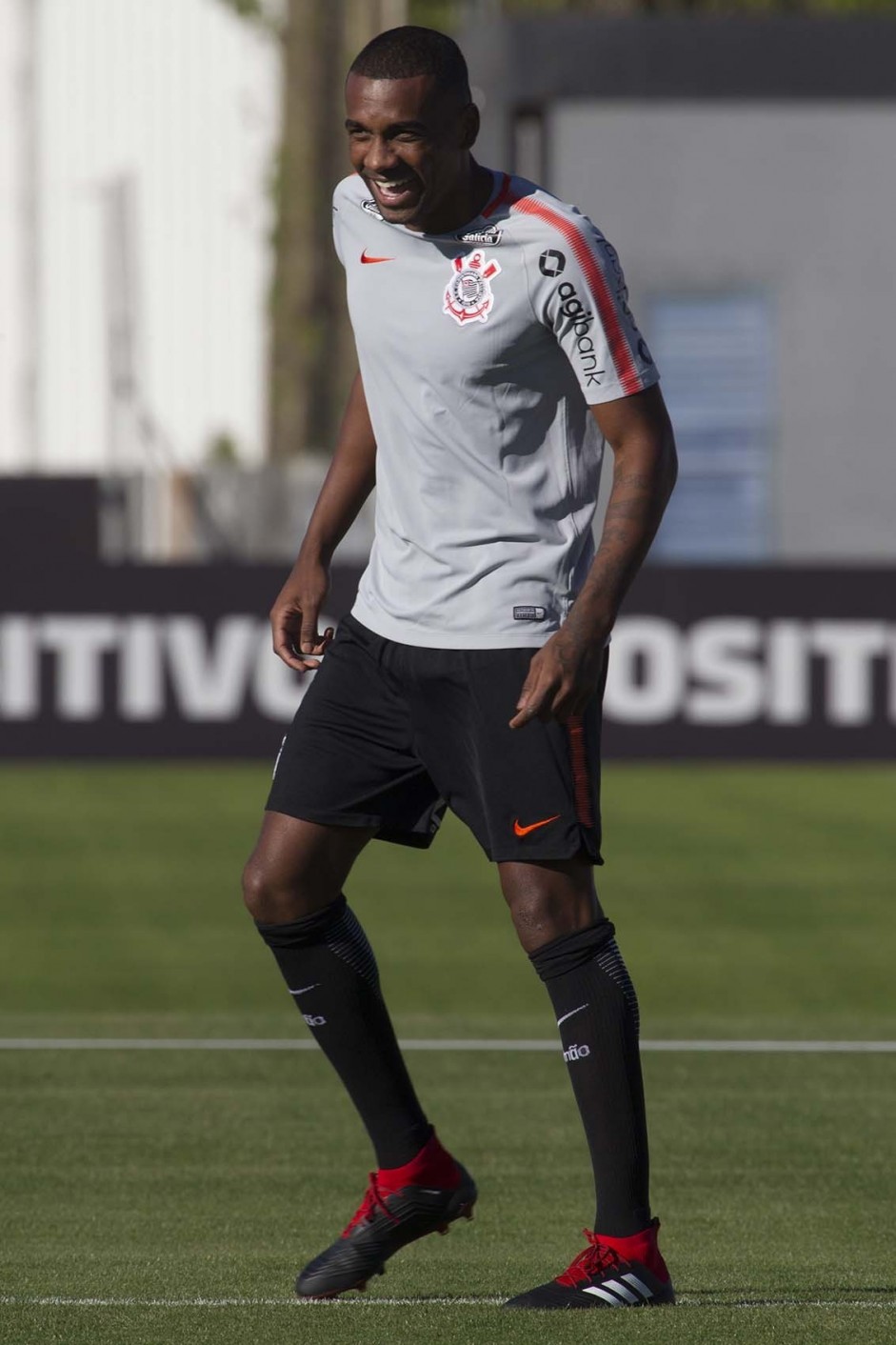 Marllon durante o treinamento de hoje no CT Joaquim Grava; Foco na Chapecoense