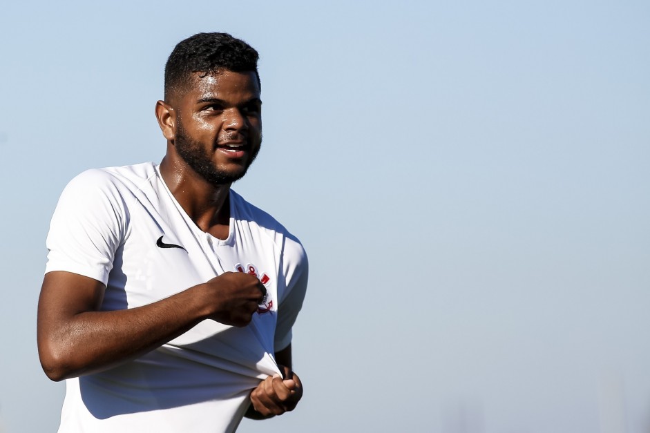 Nathan comemorando um de seus gols contra ao Palmeiras, pelo Paulista sub-20