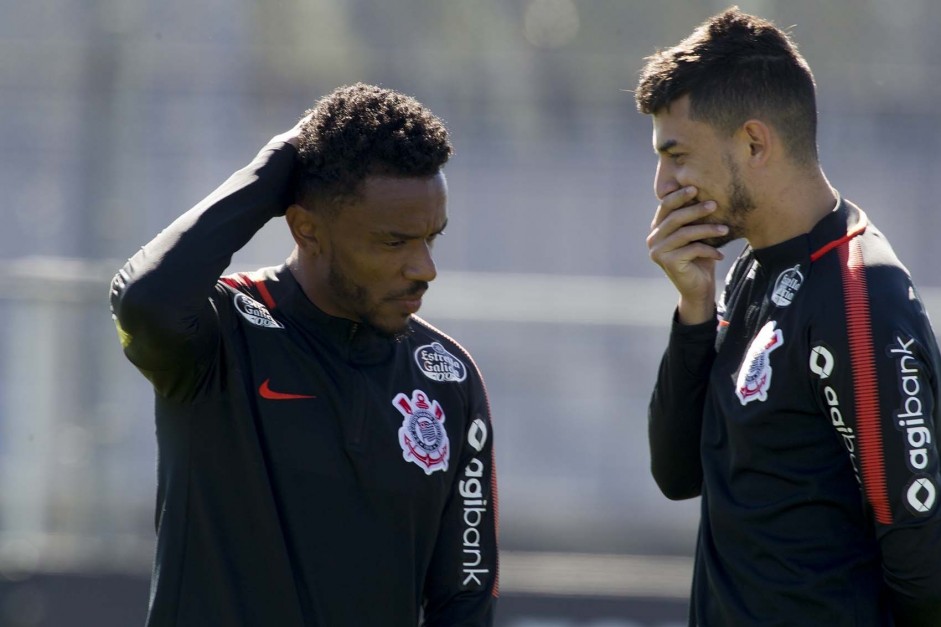 Paulo Roberto e Pedro Henrique no CT Joaquim Grava durante treino