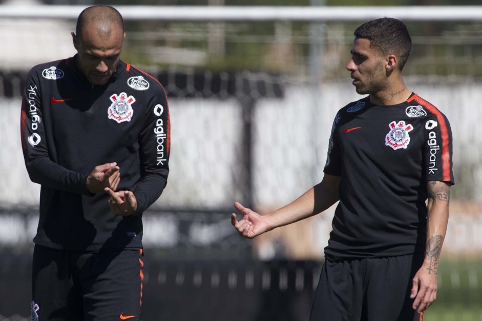 Roger e Gabriel durante treinamento no CT Joaquim Grava