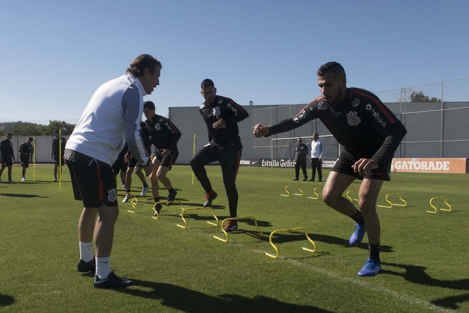 Treinamento no CT Joaquim Grava com foco no duelo contra a Chapecoense