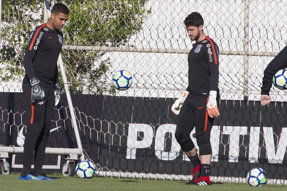 Treino de goleiros na tarde de hoje no CT Joaquim Grava