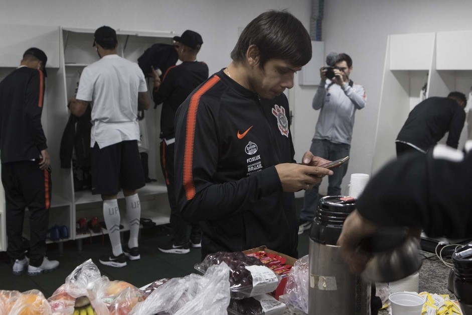 O paraguaio Romero no vestirio da Arena Cond antes do jogo contra a Chapecoense