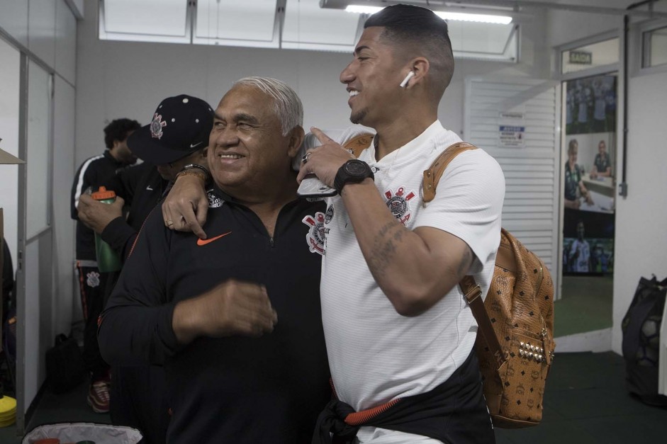 Ralf e Cear no vestirio da Arena Cond antes do jogo contra a Chapecoense