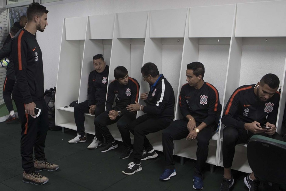 Time se prepara no vestiário da Arena Condá para o duelo contra a Chapecoense