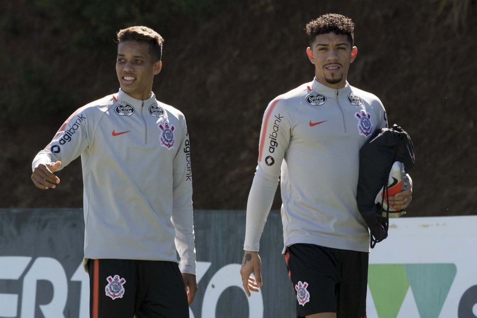 Pedrinho e Douglas em Chapec para o treino desta segunda-feira