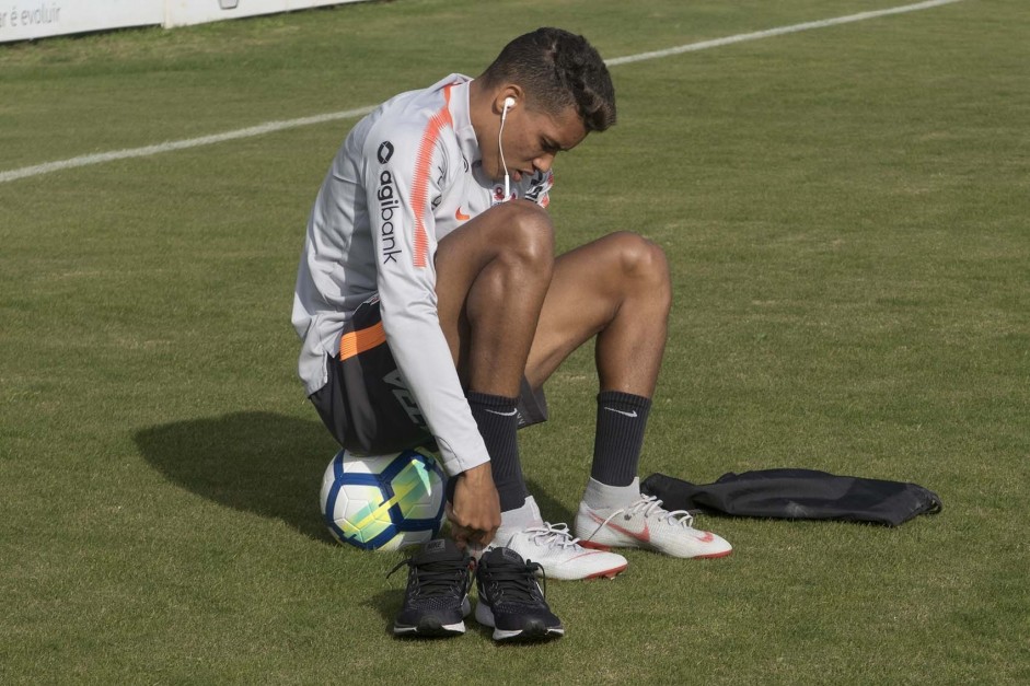 Pedrinho durante ltimo treino antes do jogo contra a Chapecoense, pela Copa do Brasil