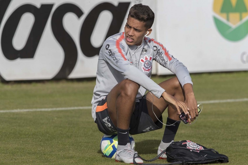Pedrinho no último treino do Corinthians em Chapecó