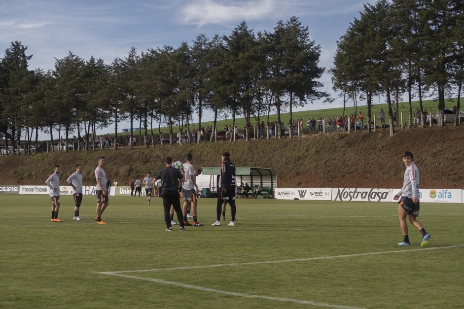 Timo acerta os ltimos detalhes antes do jogo contra a Chapecoense, pela Copa do Brasil