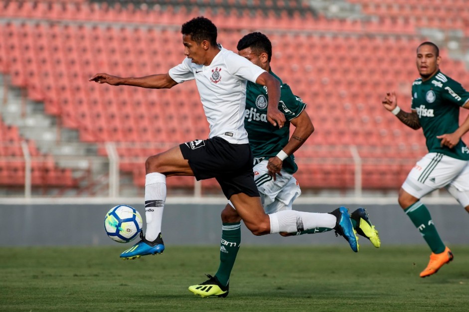 Fessin no jogo contra o Palmeiras, pelo Brasileiro Sub-20