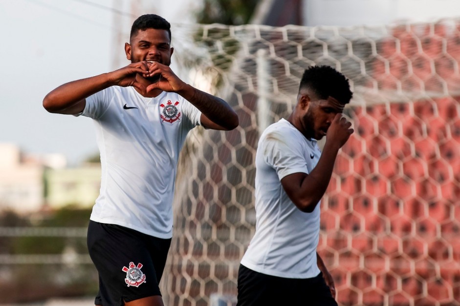 Pelo Brasileiro Sub-20, Nathan anota o gol do Corinthians na partida