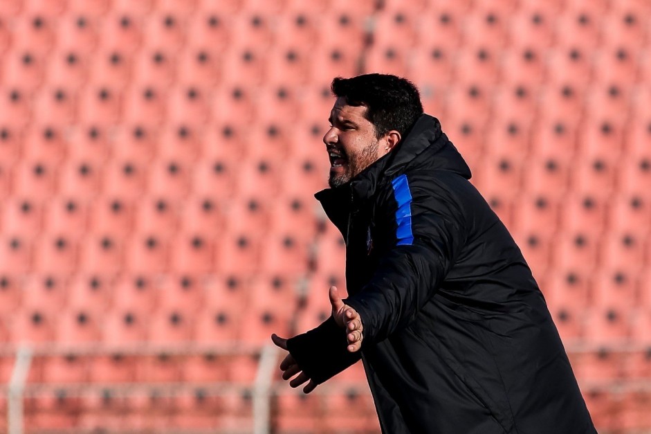 Técnico Eduardo Barroca durante empate contra o Palmeiras, pelo Brasileiro Sub-20