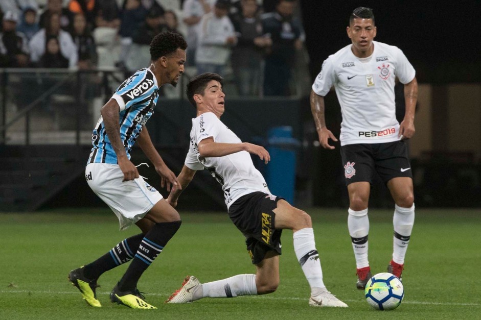 Fiel quer ver Ralf e ngelo Araos como titulares do Corinthians