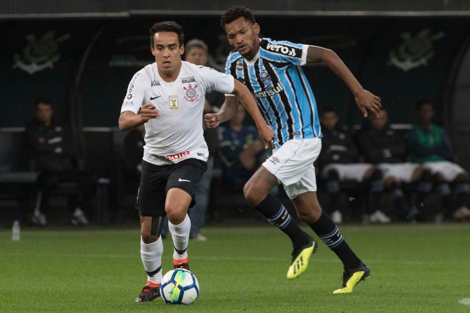 Jadson em partida contra o Grêmio, pelo Brasileirão
