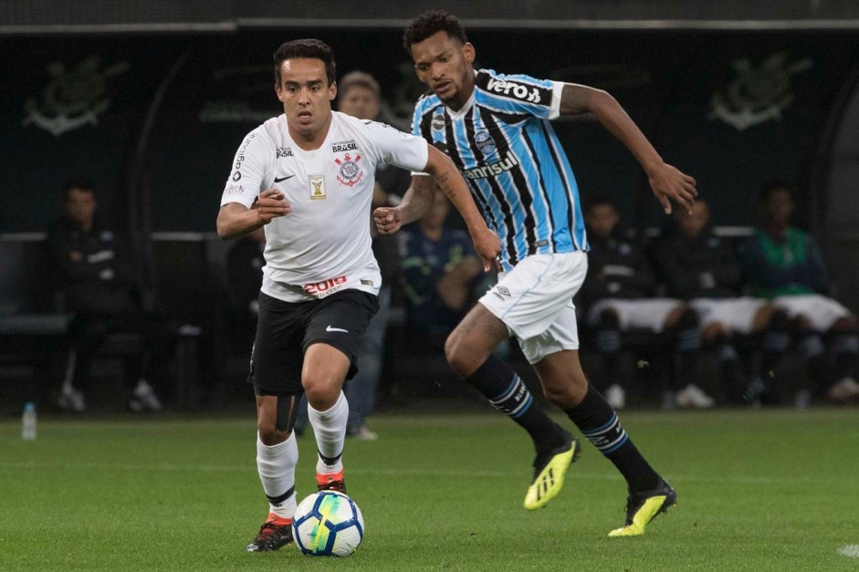 Jadson em partida contra o Grmio, pelo Brasileiro