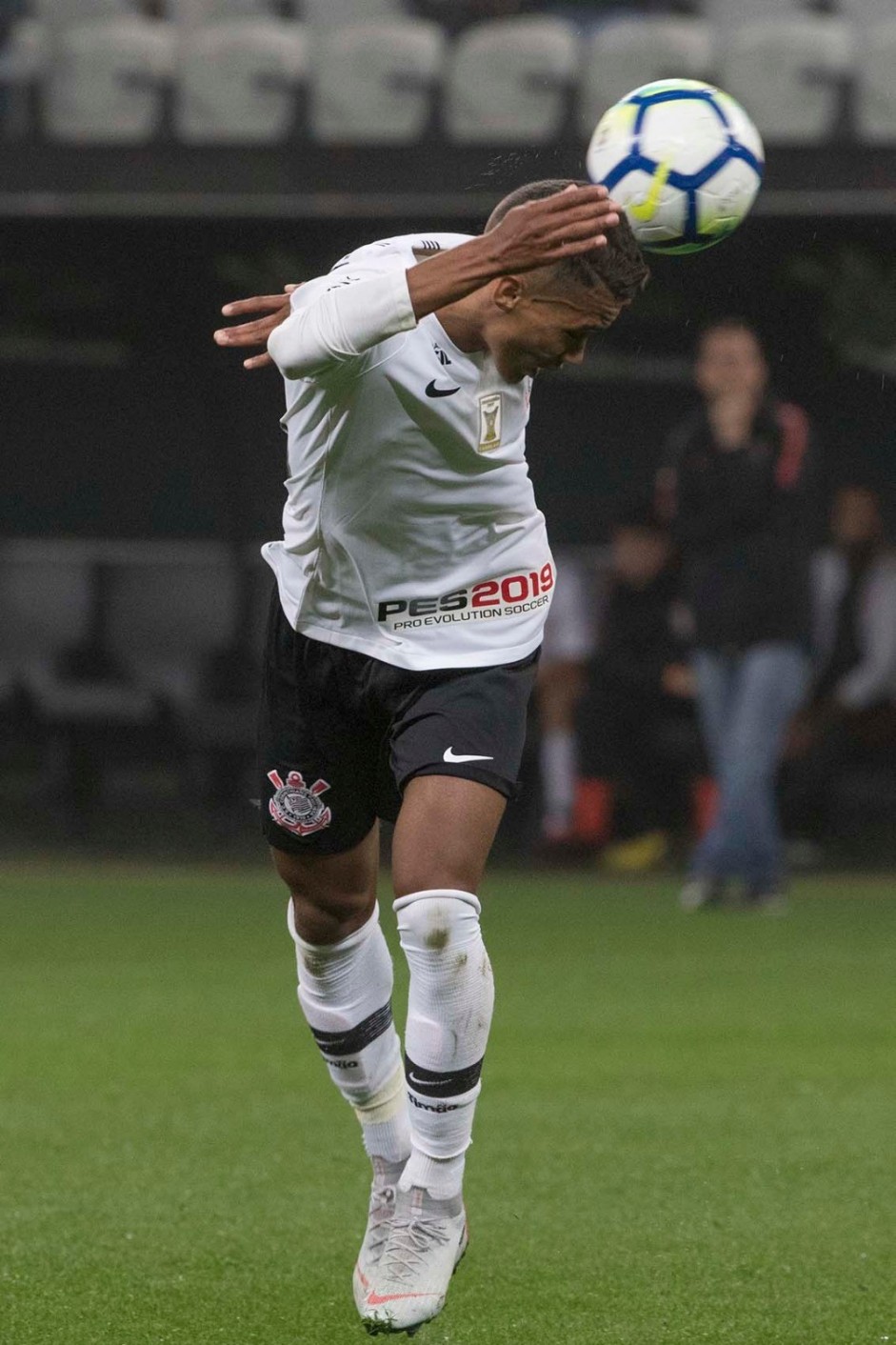 Pedrinho durante o jogo contra o Grêmio; O último do primeiro turno do Brasileirão