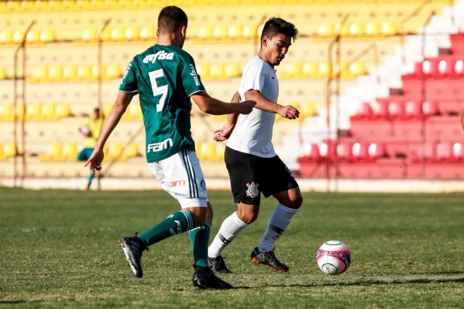 Fabrcio Oya durante derrota para o Palmeiras, pelo Paulista Sub-20