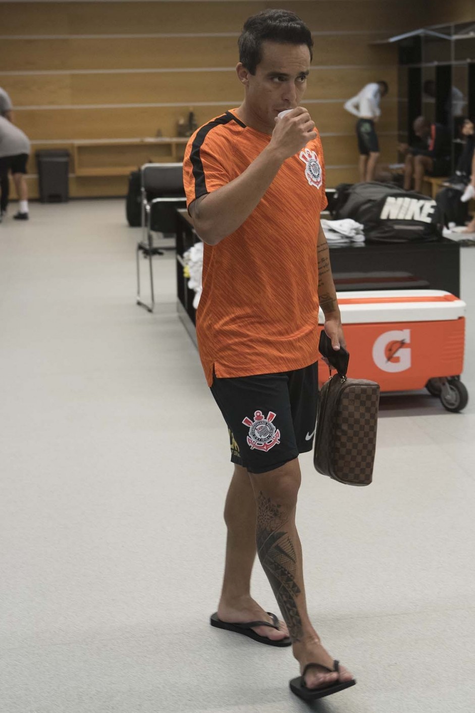 Meia Jadson antes do jogo contra o Grêmio, na Arena Corinthians