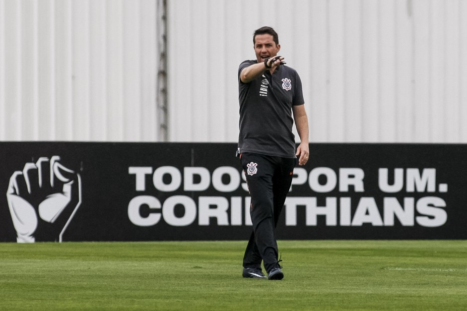 Osmar Loss comandou o último treino antes do duelo contra a Paraná