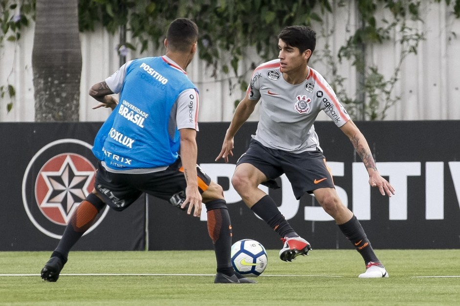 Jogadores durante o treinamento desta sexta-feira no CT Joaquim Grava