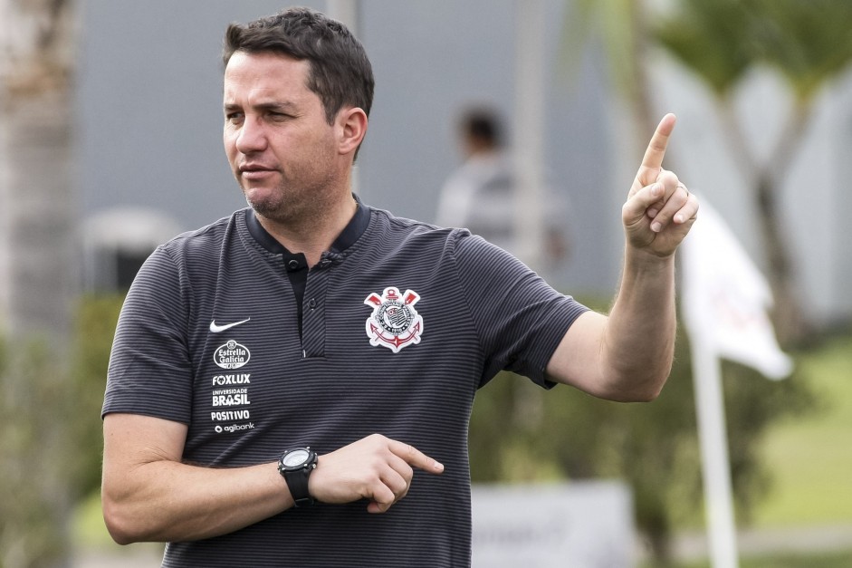 Osmar Loss comandou o último treino antes do duelo contra a Paraná