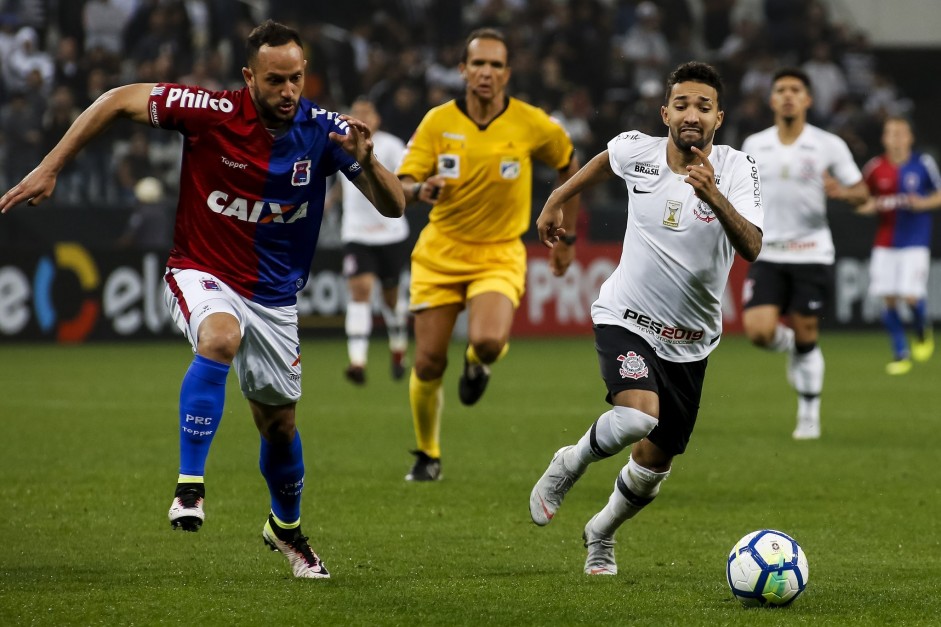 Clayson durante jogo contra o Paran, na Arena Corinthians