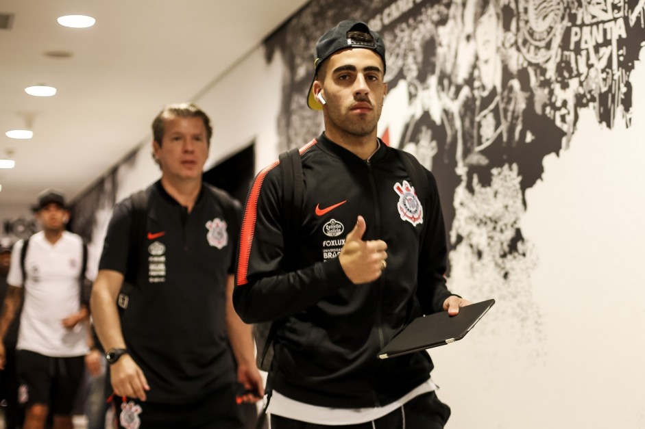 Com Douglas suspenso, Gabriel volta à equipe titular do Corinthians Com Douglas suspenso, Gabriel volta à equipe titular do Corinthians