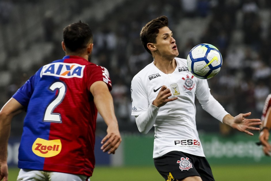 Mateus Vital durante jogo contra o Paraná, na Arena Corinthians