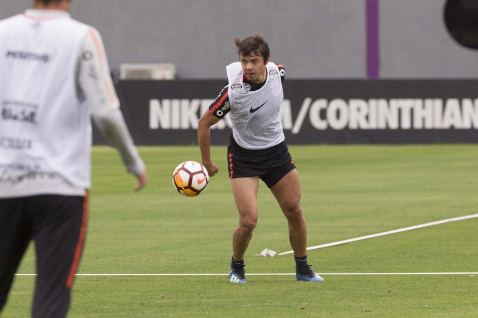 Atacante Romero no treino desta segunda-feira.