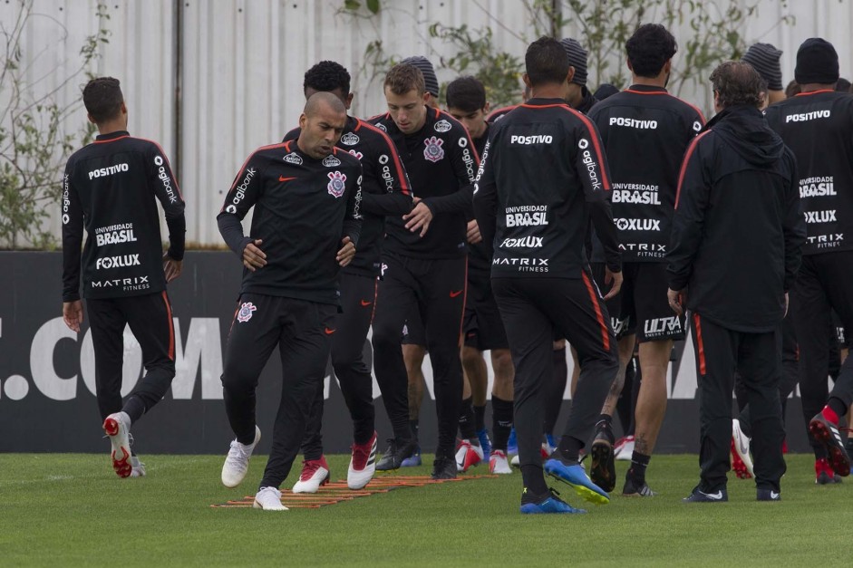 Jogadores treinaram na manh desta segunda no CT