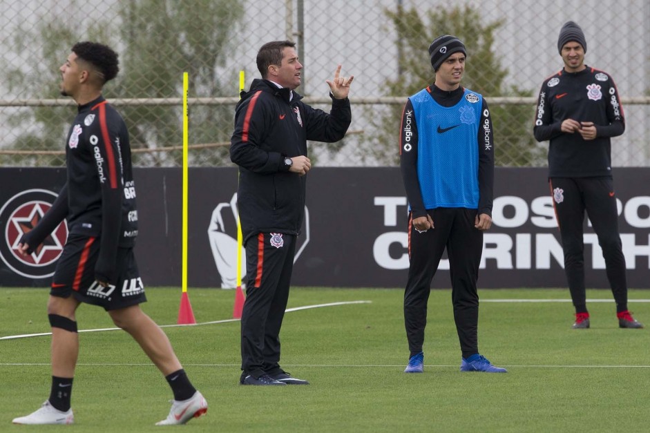 O Corinthians precisa vencer o Colo-colo para ir para a próxima fase da competição.
