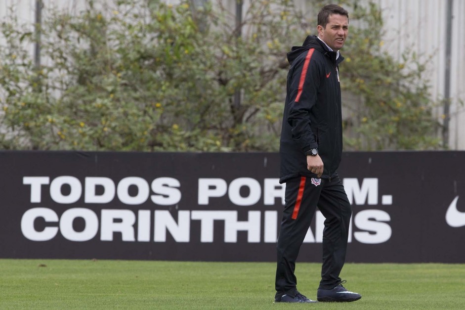 Osmar Loss comandou a equipe na vitória contra a Paraná no último jogo do Corinthians