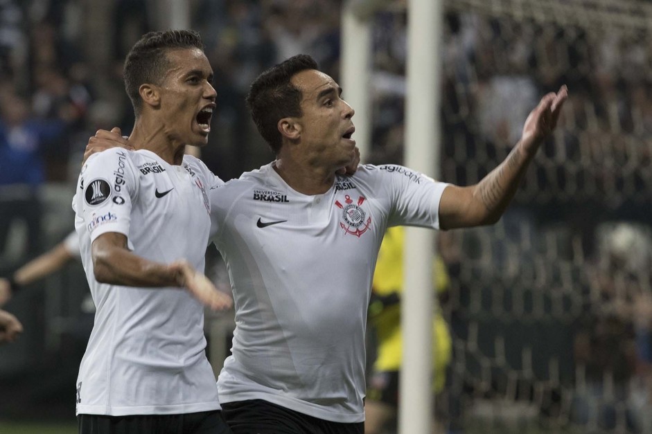 Corinthians venceu o Colo-Colo por 2 a 1, mas no avana na Libertadores