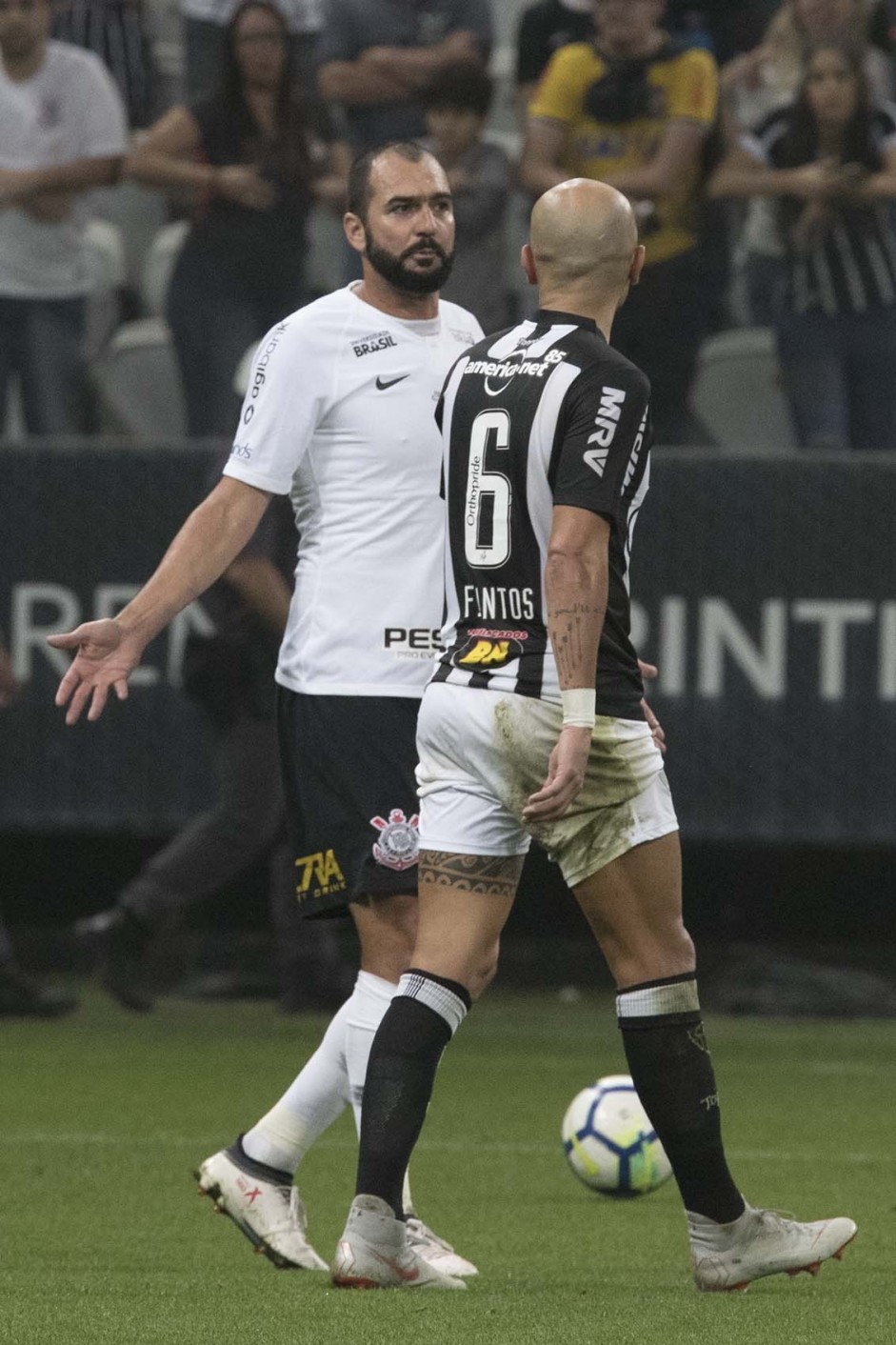 O experiente Danilo durante partida contra o  Atltico-MG, na Arena Corinthians