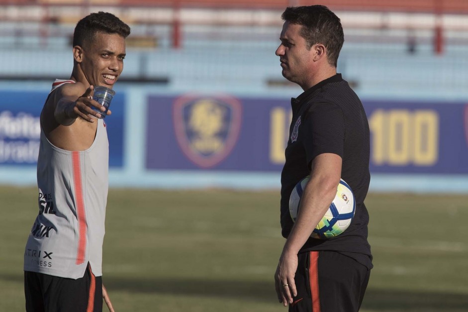 Pedrinho e Loss durante treino no CT do Fortaleza