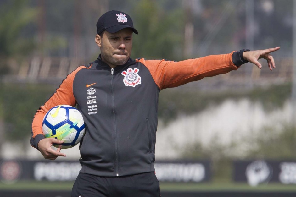 Jair Ventura fechou o treino do Corinthians deste sbado