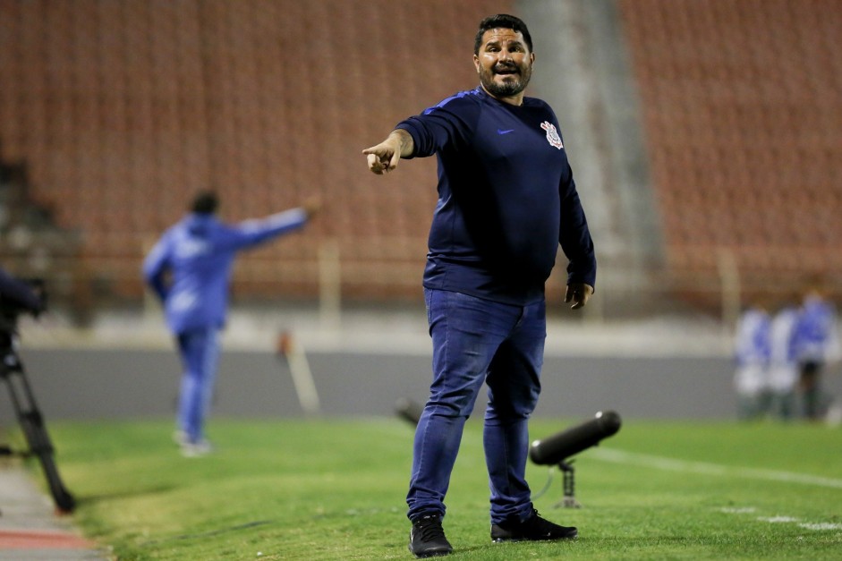 Eduardo Barroca comandar Corinthians neste sbado; equipe tenta disparar na liderana do grupo