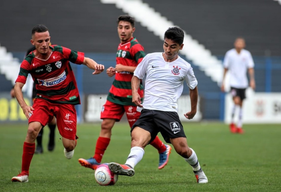 Fabrcio Oya durante jogo contra a Portuguesa, pelo Paulista Sub-20