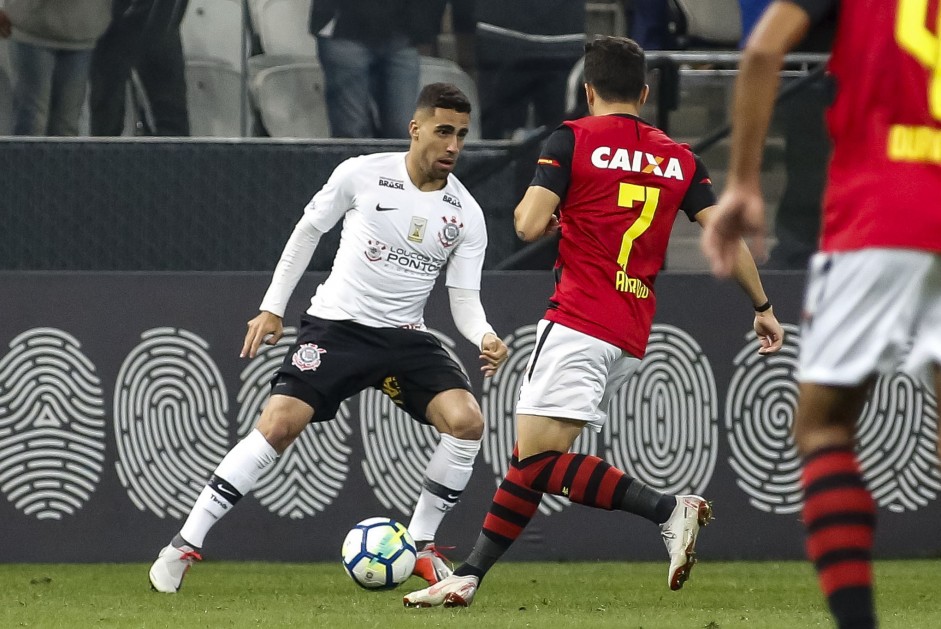 Gabriel atuou na lateral direita diante do Sport, no último domingo