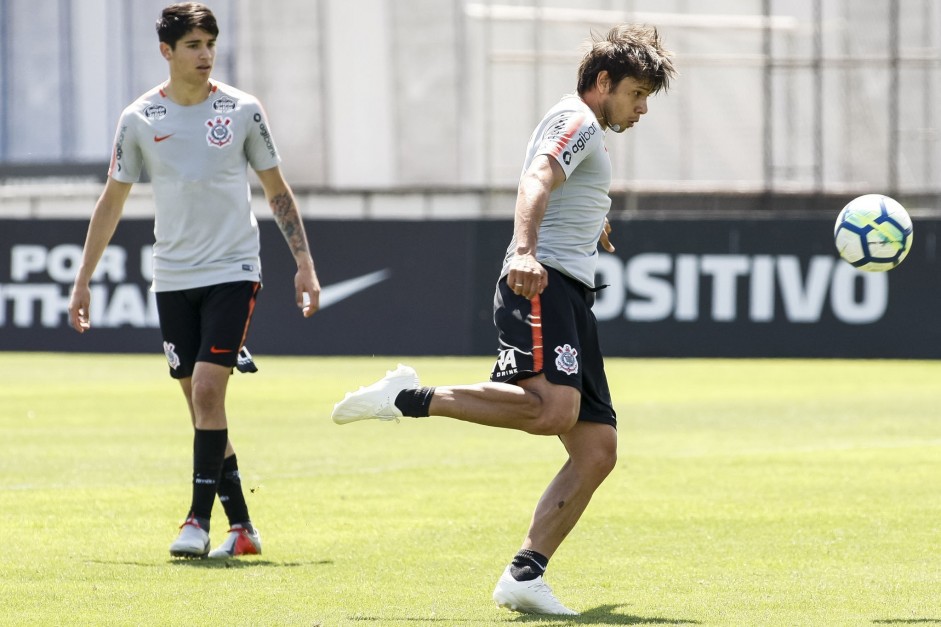 Araos e Romero no treino desta manh no CT