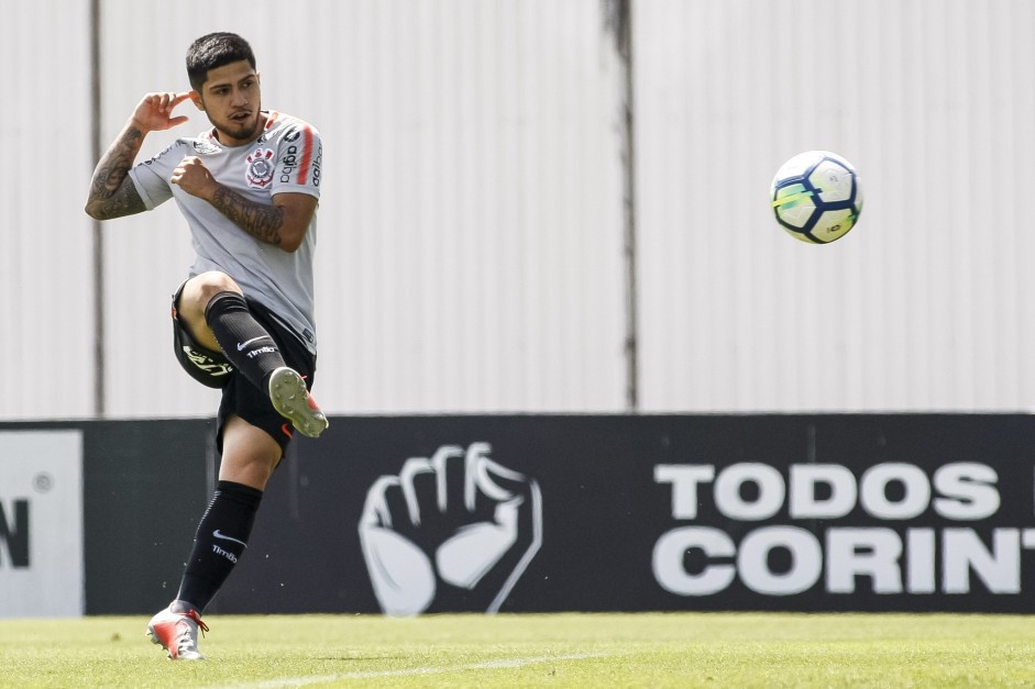 Sergio Daz trabalha duro para ganhar vaga no time titular