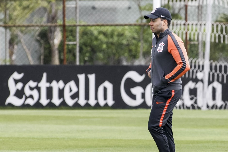 Tcnico Jair Ventura prepara o time para o jogo contra o Internacional, no prximo domingo