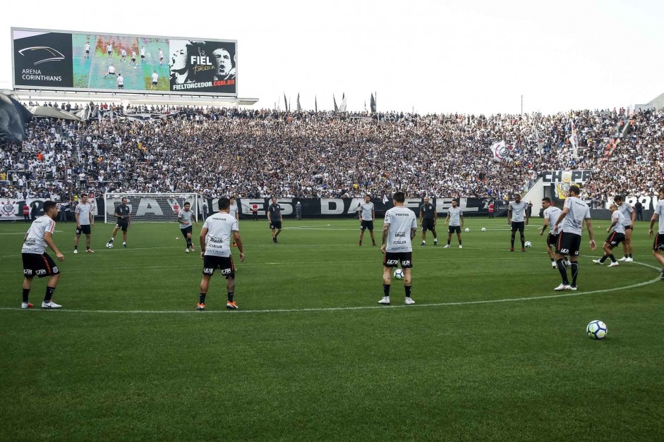 Jogadores fizeram treino na Arena Corinthians, nesta tera-feira