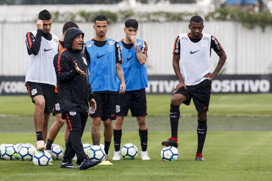 Jogadores reservas foram a campo no treino de hoje no CT