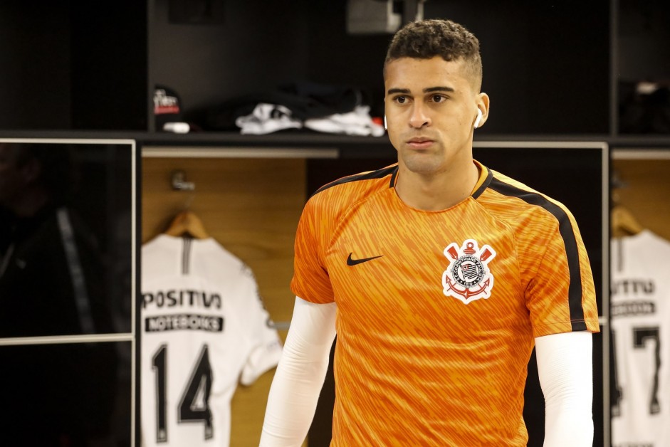 Léo Santos no vestiário da Arena Corinthians para o duelo contra o Flamengo, pela Copa do Brasil