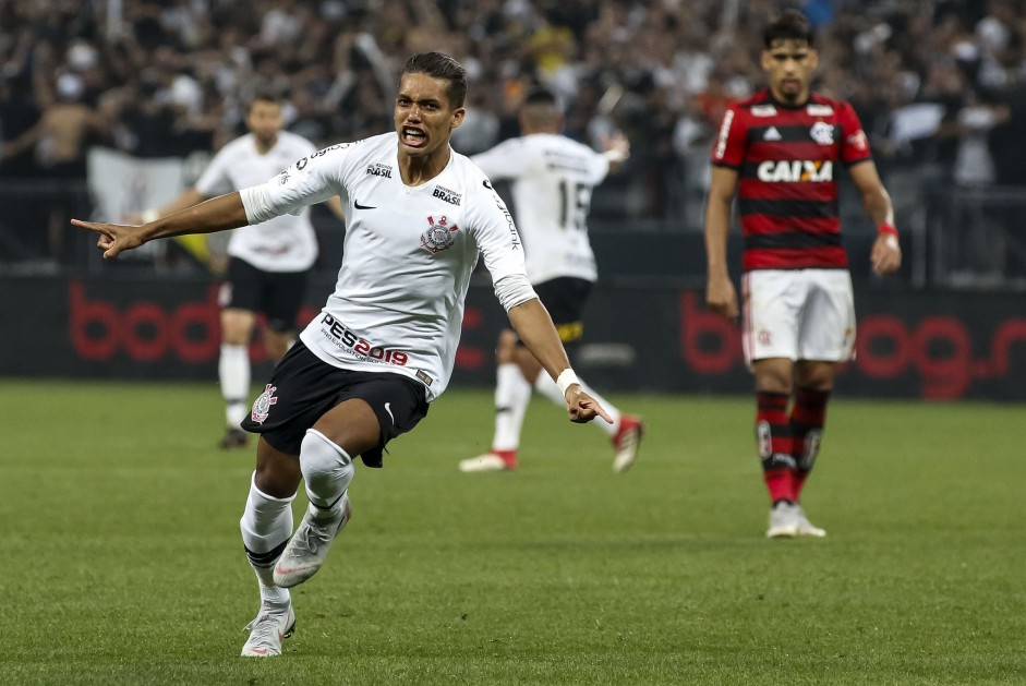 Pedrinho saiu do banco para salvar o Corinthians e garantir a classificao na Copa do Brasil